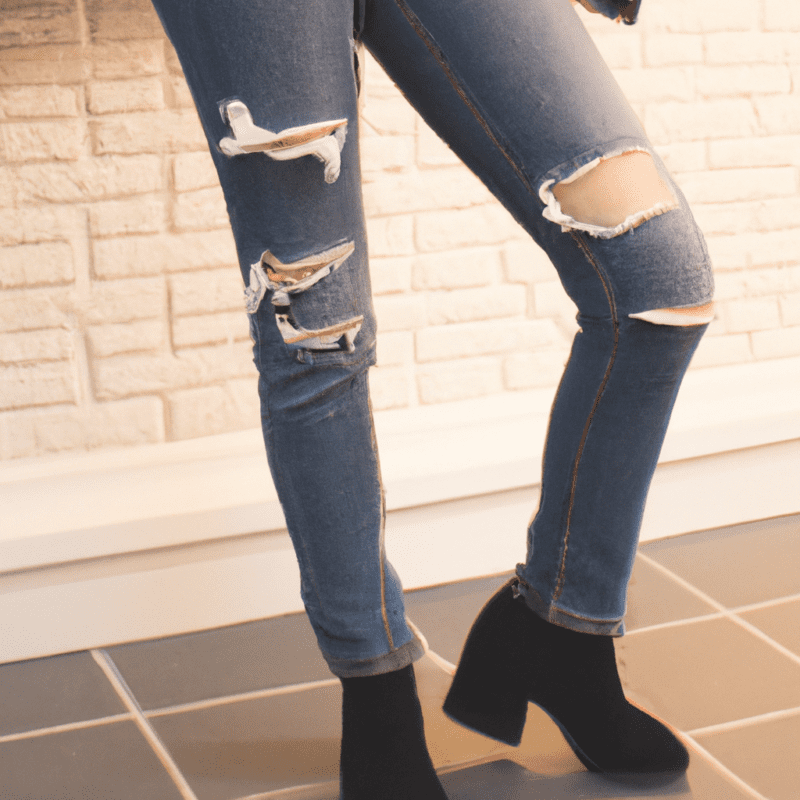 Turn-Up Hem Jeans: Styling Tips for a Fashionable Look